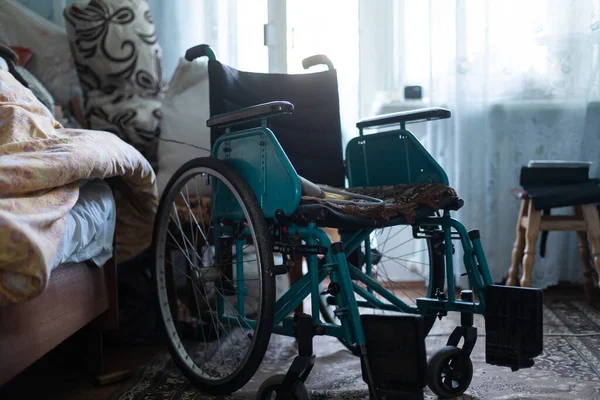 Empty Wheelchair Very Poor Old House — Stockfoto