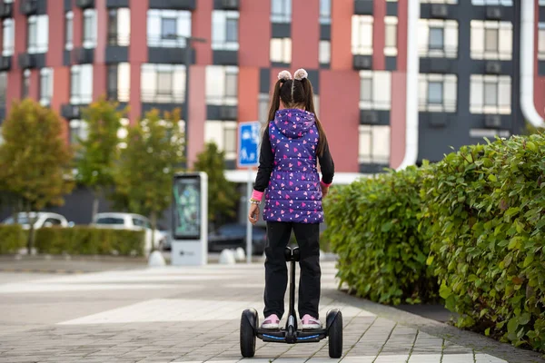 Petite Fille Équitation Segway Avoir Plaisir Passer Fin Semaine — Photo