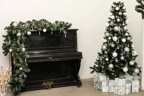 Piano Queue Dans Chambre Décorée Pour Noël — Photo