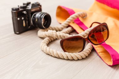 Instagram kavramı seyahat görüntü arıyor. Retro etkisi, filtreler, renk tonlama, seçici odak, sığ derinlik-in tarla