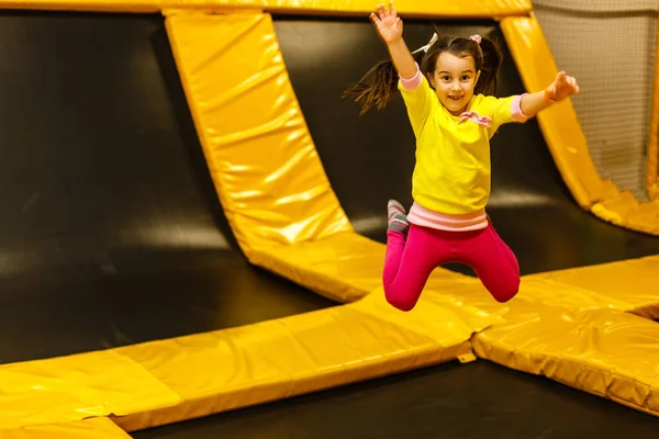 Menina Sorridente Jardim Infância — Fotografia de Stock