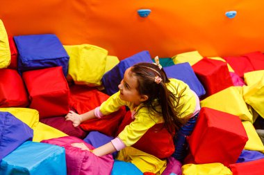 Küçük kız oyun odası.