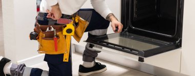 Profesyonel asker mutfak modern fırın tamir.