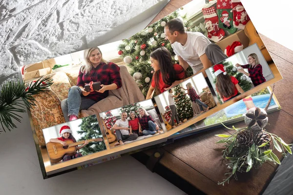 Natale Giovane Famiglia Retrò Album Fotografico — Foto Stock