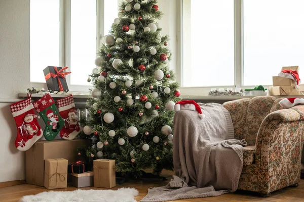 Kerst Het Interieur Magische Gloeiende Boom Geschenken — Stockfoto