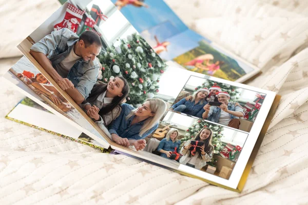 Libro Fotos Familia Joven Navidad Fondo Vacaciones Navidad — Foto de Stock