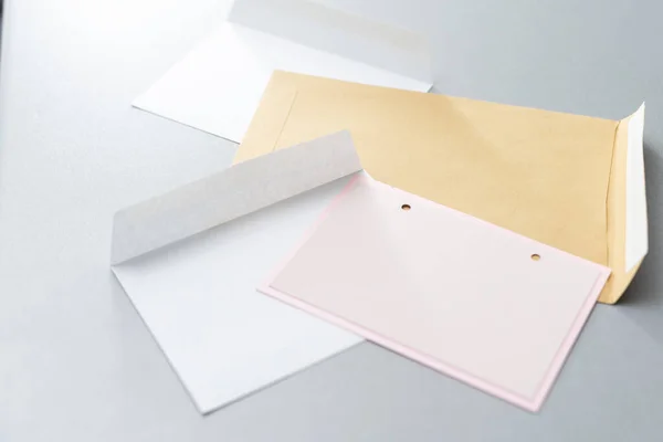 Envelope Vintage Com Pedaço Papel — Fotografia de Stock