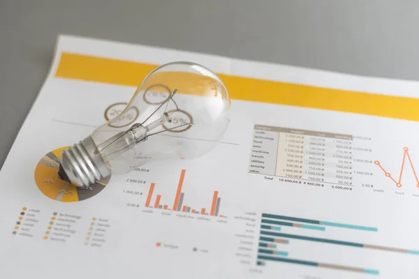 Energie Efficiëntieklasse Grafiek Lamp Grijze Achtergrond Close — Stockfoto