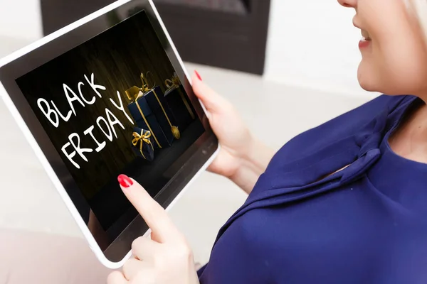 Woman Searching Website Internet Store Buy Gifts Online Black Friday — Φωτογραφία Αρχείου