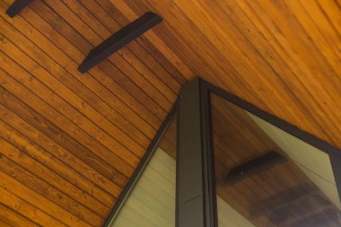 Modern dul camı, siyah alüminyum çerçeveli, modern ev..