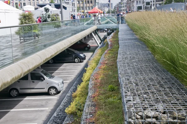 Sint niklaas stad in België parkeerplaats ondergrondse de markt — Stockfoto