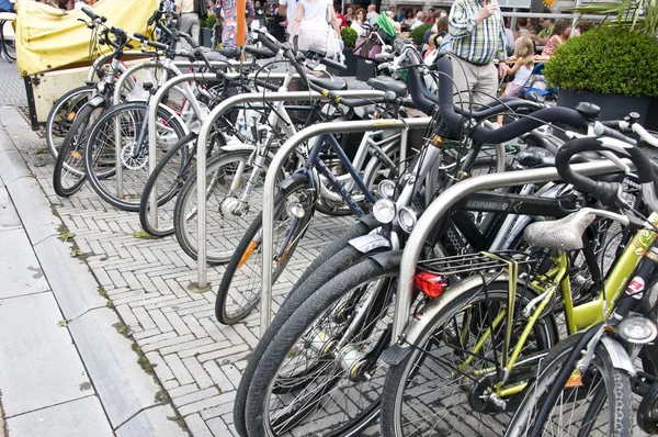 Sint niklaas stad in België cyclus werpen tijdens de markt — Stockfoto