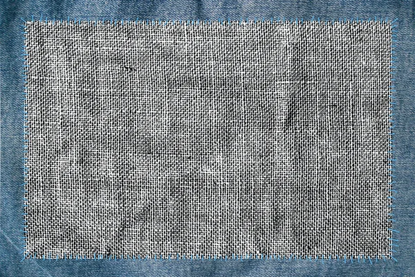 Ткань, привязанная нитями к джинсам — стоковое фото