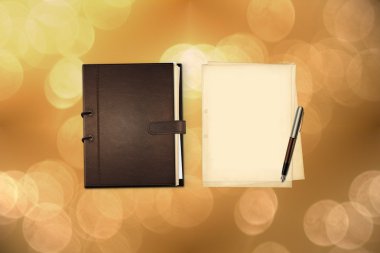 Kağıt notları ve eski kitap