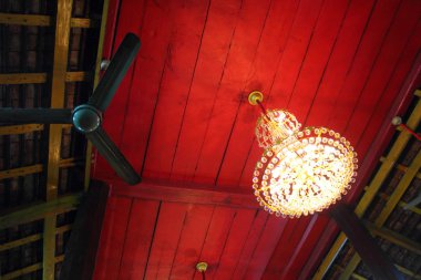 Tay tarzında tavan ve lamba