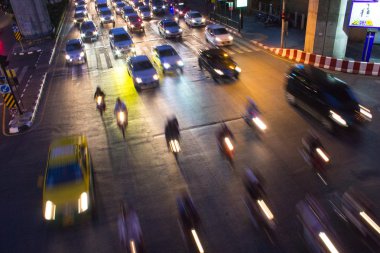 Bangkok gece trafik sıkışıklığı