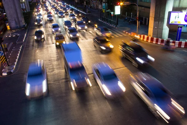 Traffic jam in bangkok at night — Stock Photo, Image