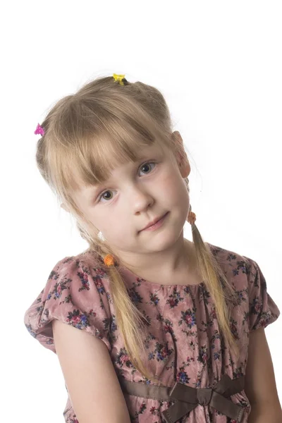 Pequena menina séria no fundo branco — Fotografia de Stock