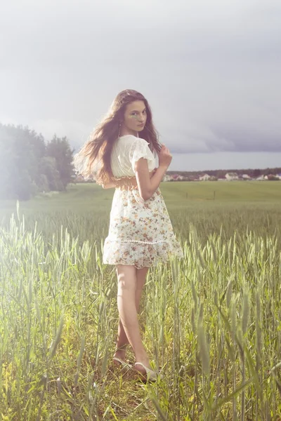 Young teenage girl at the field — Stock Photo, Image