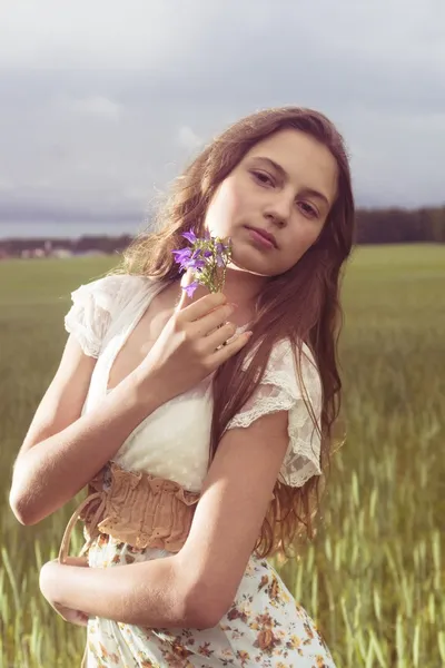 Young teenage girl at the field — Stock Photo, Image