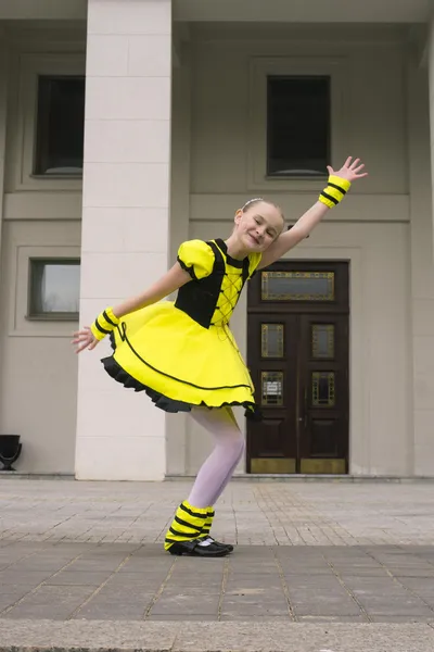 Little girl dancing in bee costume — Stock Photo, Image