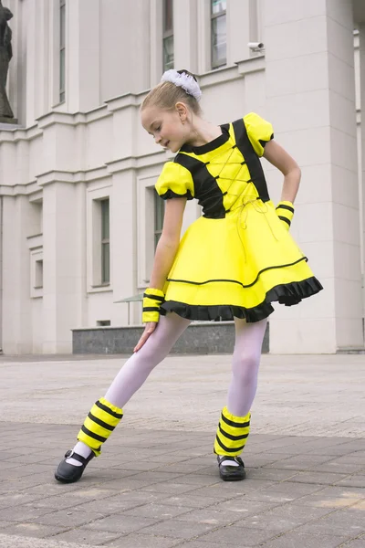 Little girl dancing in bee costume — Stock Photo, Image