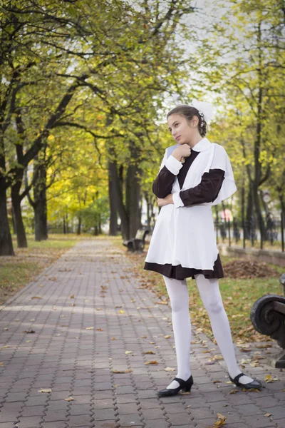 Nice young teenage schoolgirl in the park — Stock Photo, Image