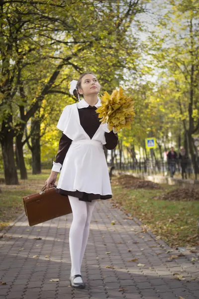 Nice young teenage schoolgirl in the park — Stock Photo, Image