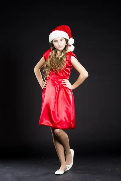 Süßes Teenie-Mädchen im Weihnachtsmann-Kostüm — Stockfoto