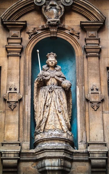 Elizabeth ik standbeeld bij st dunstan in het westen — Stockfoto