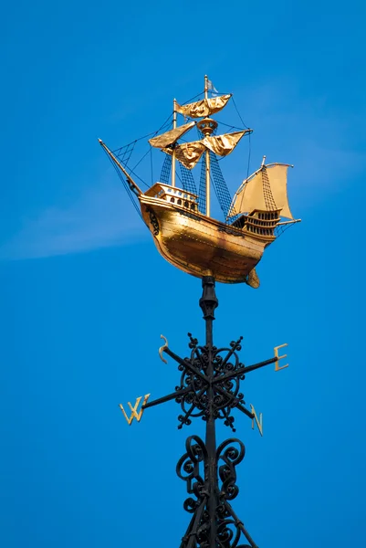 Golden wind vane — Stockfoto