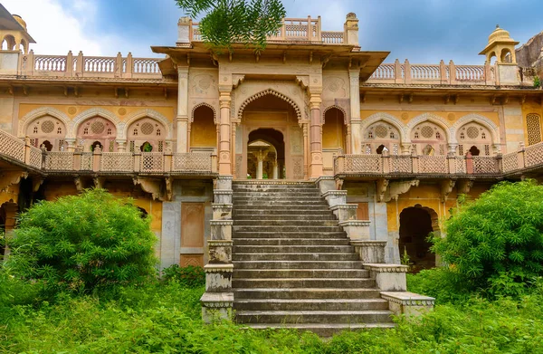 Ruinerad Byggnad Maharaniyon Chhatriyan Arkeologisk Plats Har Traditionella Begravningsmonument Hedra — Stockfoto