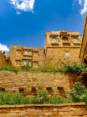 Jaisalmer Kalesi veya Sonar Quila Hindistan 'ın Rajasthan eyaletinde Jaisalmer şehrinde yer alır.