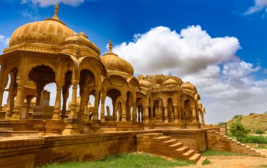 Bada Bagh harabe Cenotaphs, Hindistan 'ın Rajasthan eyaletinde Jaisalmer' in yaklaşık altı kilometre kuzeyinde yer alan bir bahçe kompleksi. Seçici Odak kullanılıyor.
