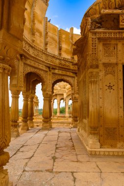 Bada Bagh, Hindistan 'ın Rajasthan eyaletinde Jaisalmer' de Barabagh veya Grand Garden olarak da bilinir..