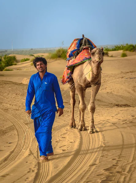라자스탄 Jaisalmer Rajasthan August 2022 Decorated Tamed Camel Its Owner — 스톡 사진