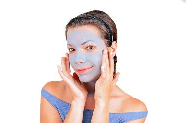 Kil maskesi olan kadın