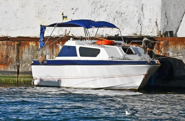 Barco a motor — Fotografia de Stock