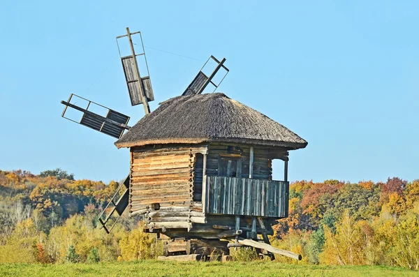 Gammal väderkvarn — Stockfoto