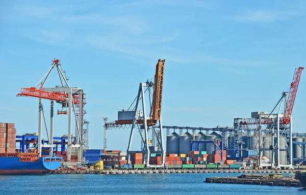 Cargo crane and ship — Stock Photo, Image