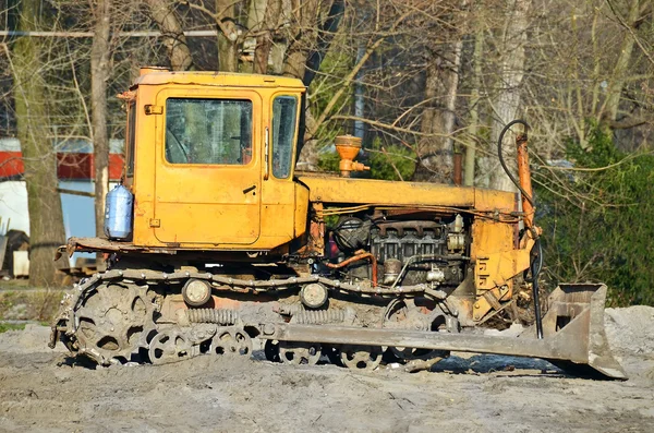 Bulldozer en el sitio de construcción de carreteras — Foto de Stock