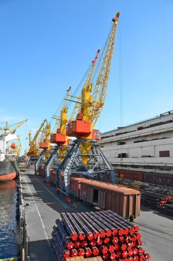 Kargo vinç, boru, tren ve gemi