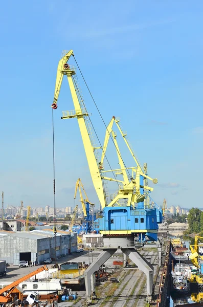 Poort lading kraan — Stockfoto