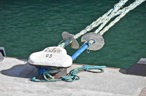 Alter Liegeplatz-Poller — Stockfoto