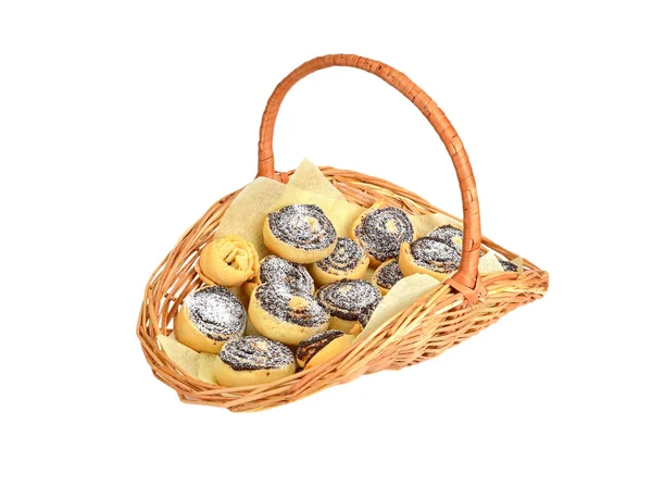Rollo de galletas hecho en casa con amapola en una cesta de wattled —  Fotos de Stock
