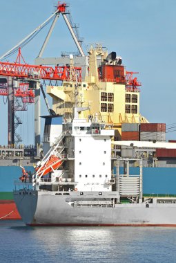 Kargo vinç ve gemi