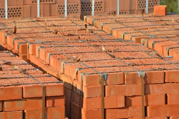Pilha de tijolo laranja — Fotografia de Stock