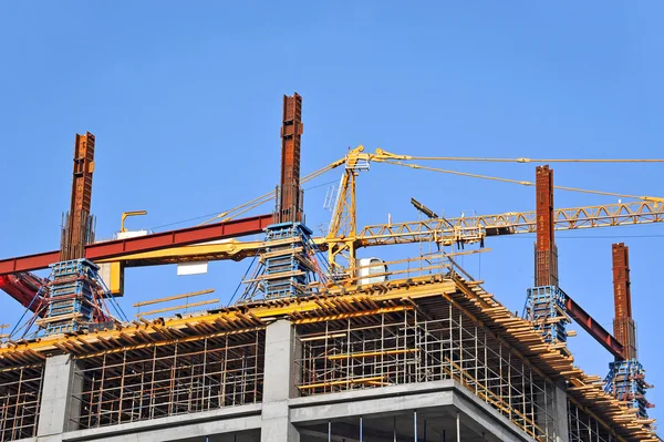 Concrete formwork and crane — Stock Photo, Image