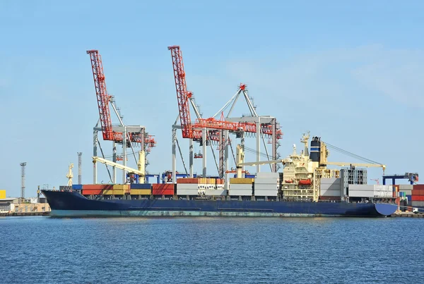 Cargo crane and ship — Stock Photo, Image