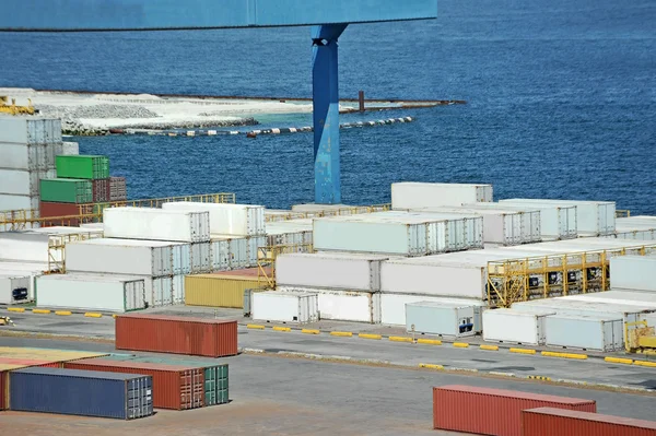 Havnefragtkran og container - Stock-foto